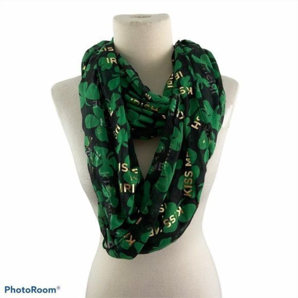 NWT‎ DAVID AND YOUNG Green Black Clover Scarf